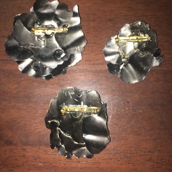 🌺VTG Bundle of 3 Handpainted Metal Brooches - Picture 8 of 8